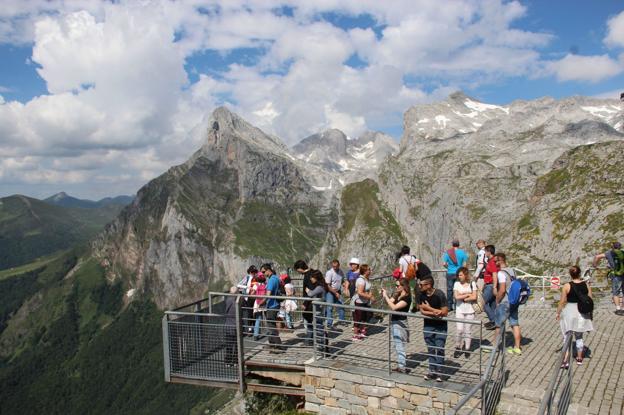 Las actividades deportivas y los accesos centran las alegaciones al Plan de Picos