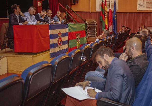 La oposición a Bustamante no pide elecciones en la asamblea de la Gimnástica