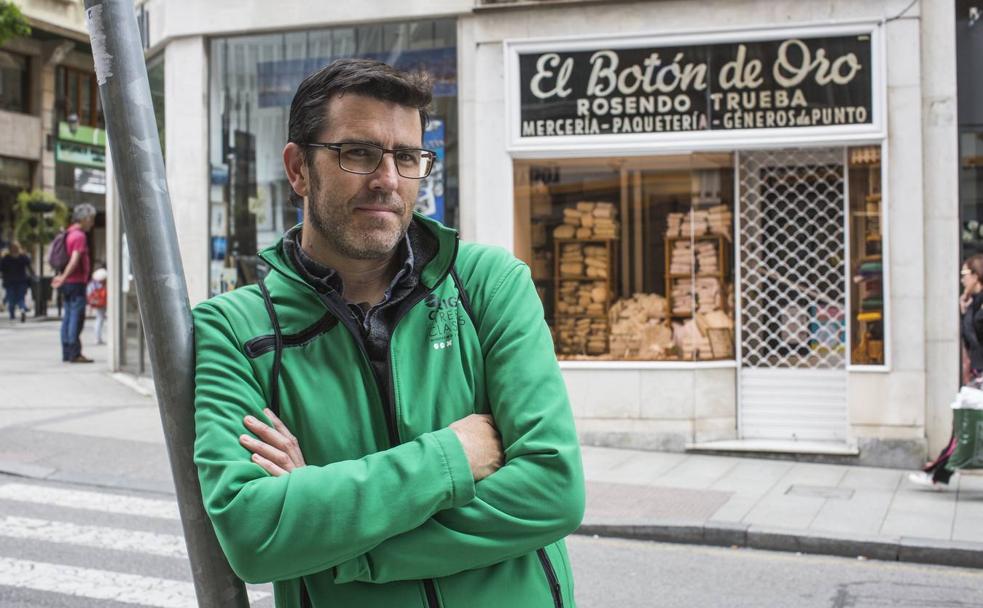 «Los rótulos retratan la identidad de las calles de Santander»
