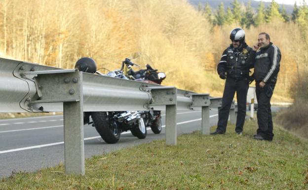 Una manifestación motera recorre Santander contra los guardarrailes