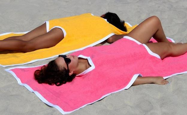Llega el towelkini, el diseño playero más horroroso y loco del verano