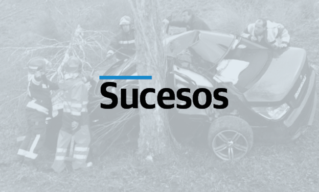 Detenido un conductor ebrio tras chocar contra cinco vehículos en la calle Alta