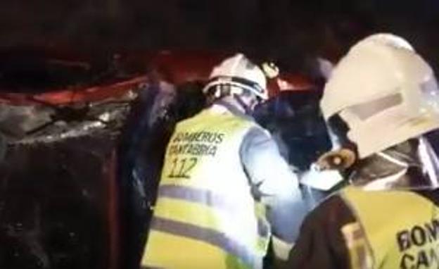 Un vecino de Cádiz en estado grave tras volcar su vehículo en la A-8 en Ambrosero