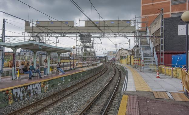 Comienzan las obras para instalar tres ascensores en el apeadero de Valdecilla
