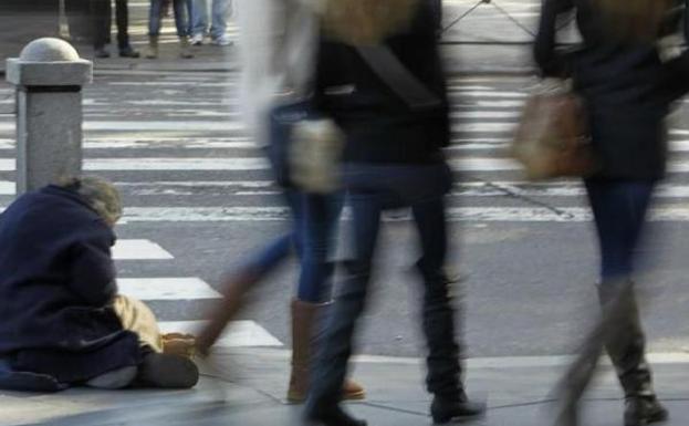 La Autoridad Fiscal diseña una renta mínima para 1,8 millones de hogares pobres