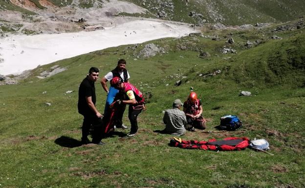 Un vecino de Mogrovejo de 72 años, evacuado en helicóptero tras romperse una cadera en Áliva