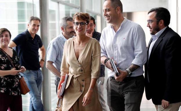 Navarra Suma y EH Bildu redoblan la presión sobre los socialistas navarros