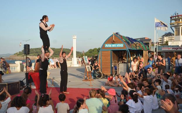 Talleres artesanos y 'arte en vivo' inundarán desde el viernes la terraza del Rhin en Espacio Sardinero