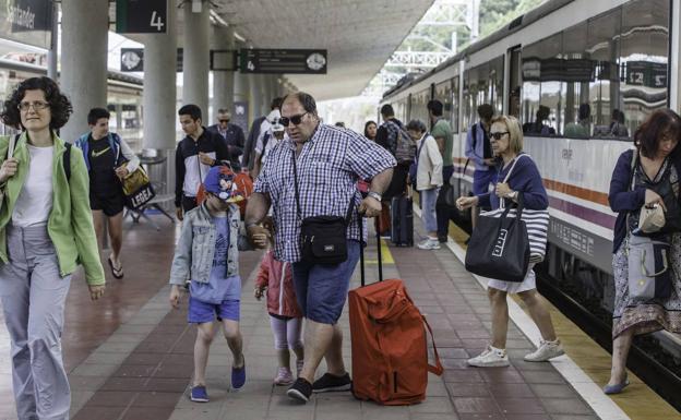 El primer tren playero procedente de Valladolid llegará a Santander el día 6 de julio