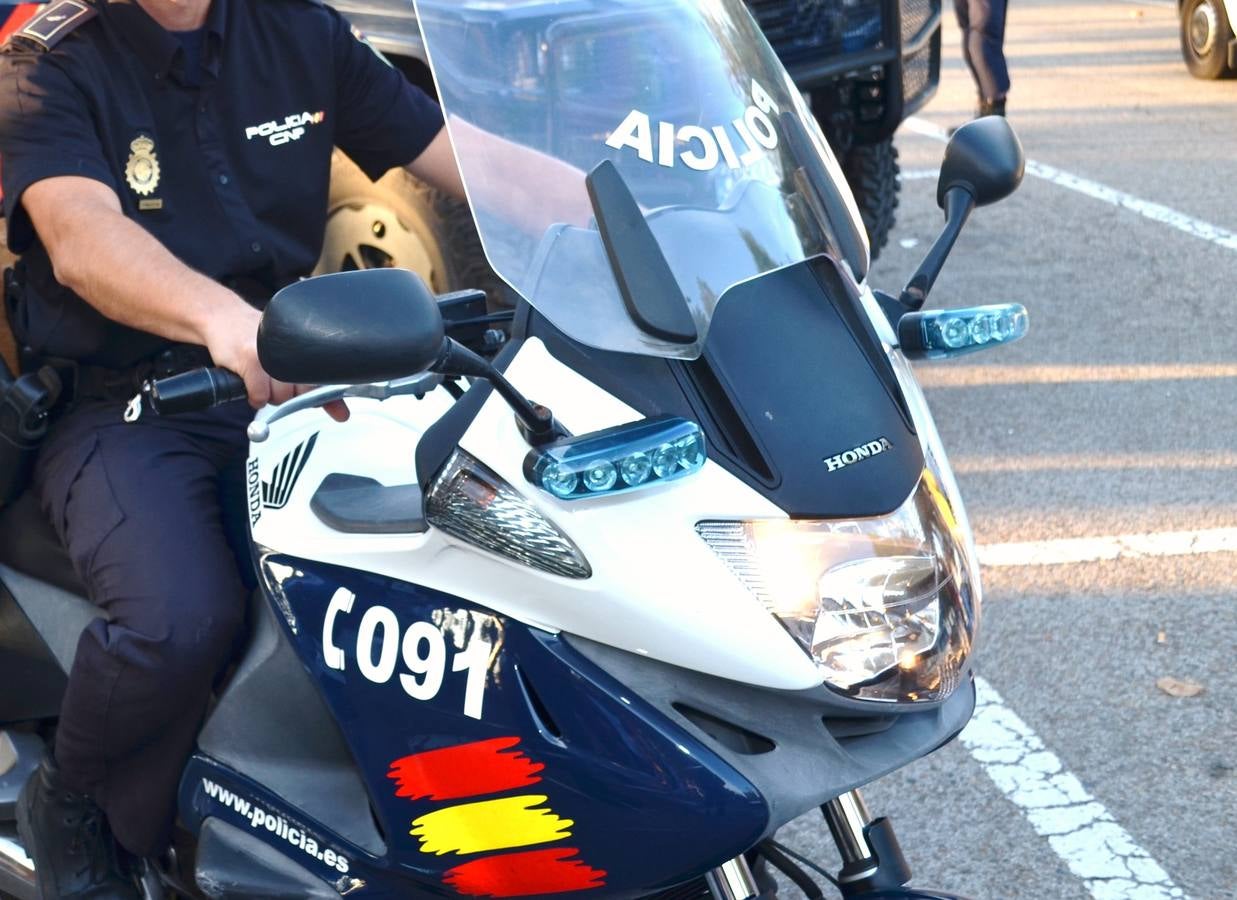 Detenidos dos hombres por robar con violencia en un comercio de Santander