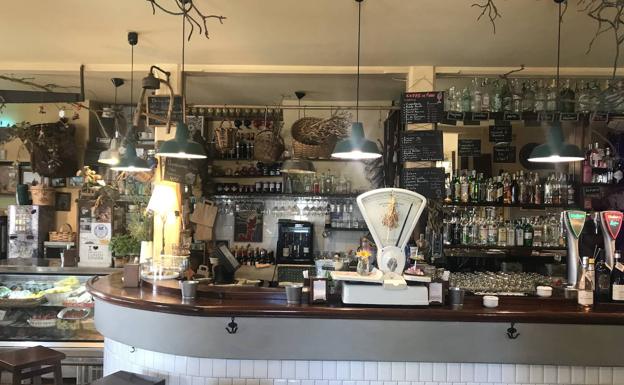 Picoteo informal en un marco con sabor añejo en Casa Sampedro