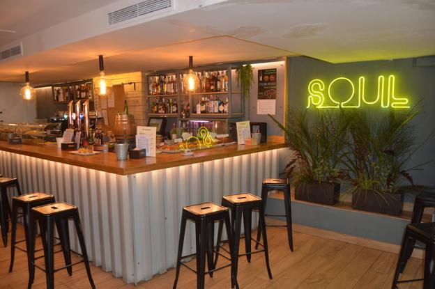 Raciones y hamburguesas en el restaurante Soul Santander