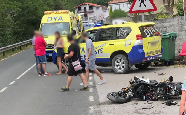 Un motorista de 32 años resulta herido grave tras chocar contra un coche en Guriezo