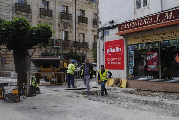 Reinosa renueva el saneamiento de la avenida del Puente de Carlos III