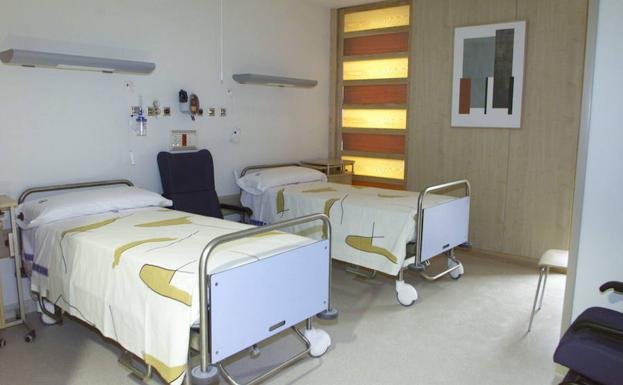El Sindicato de Enfermería denuncia el cierre de 30 camas de hospital en la región este verano