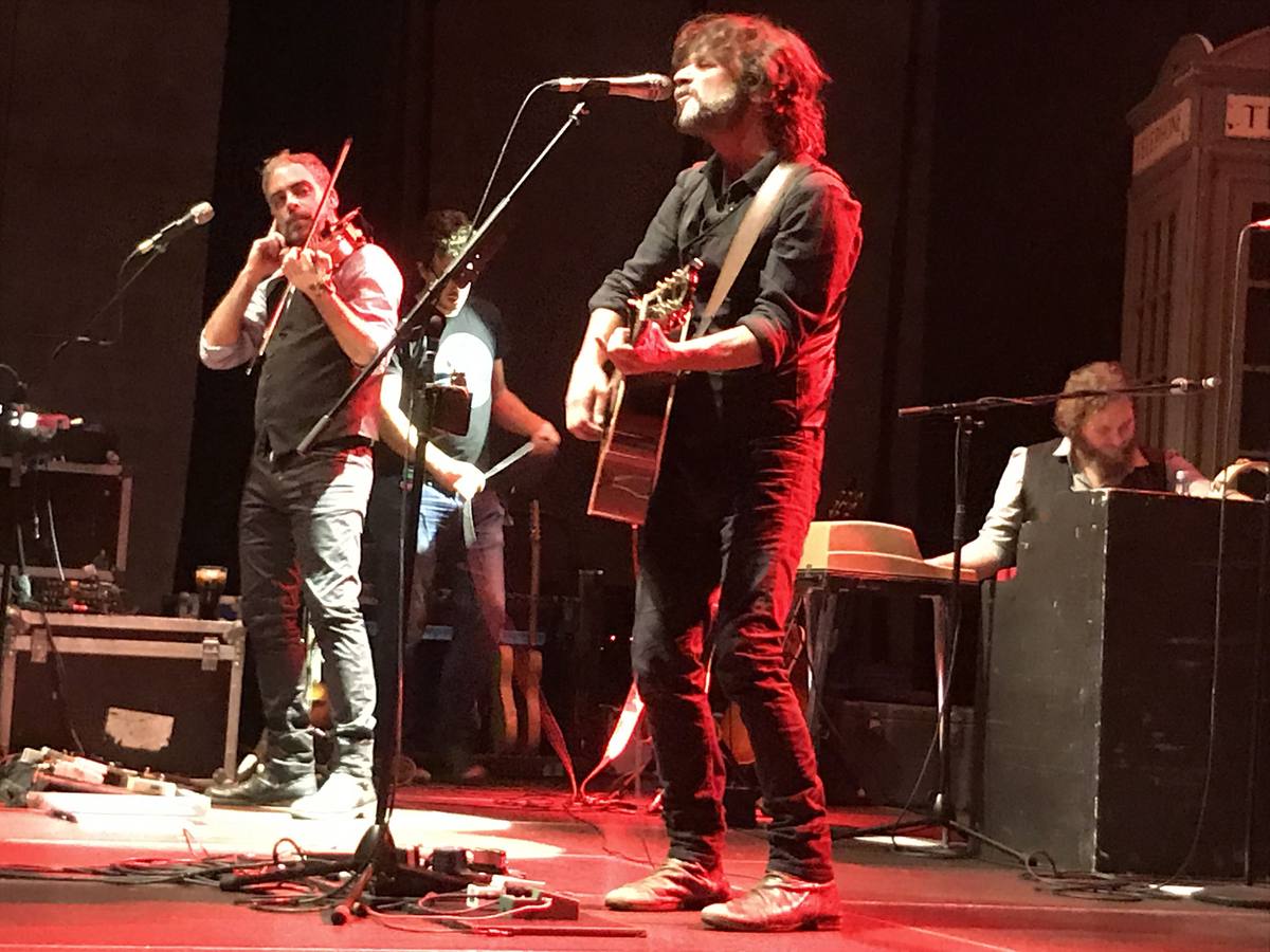 Carlos Tarque, Quique González, Sidecars y Senártica abren hoy el festival Música en Grande de Torrelavega