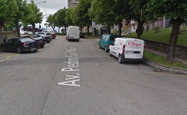 Dos mujeres tiran cervezas y tumban a una dependienta que trataba de impedir que le robaran