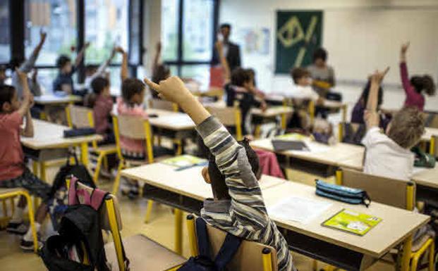 Condenados por permitir que su hija faltara a clase más de cien veces