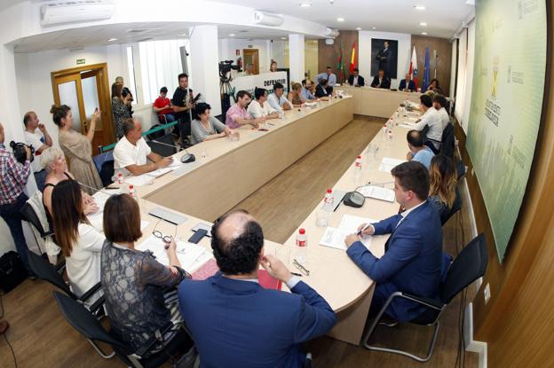 Las retribuciones de los concejales por asistir a plenos y comisiones se mantienen congeladas