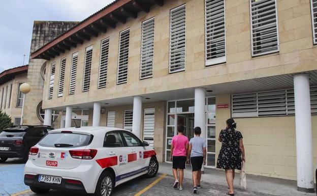 Laredo se queda sin pediatra y tres médicos por vacaciones