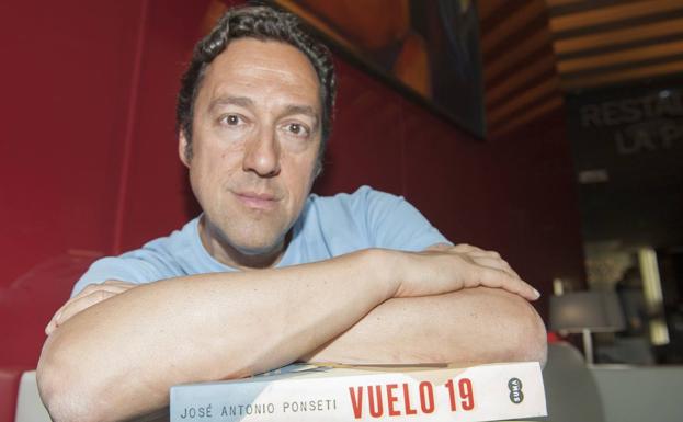 «Para novelar un hecho real hay que ser cauto, respetuoso y poner cariño»