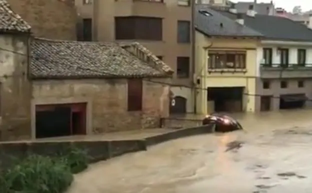 Un muerto tras ser arrastrado por el agua en las inundaciones en Navarra