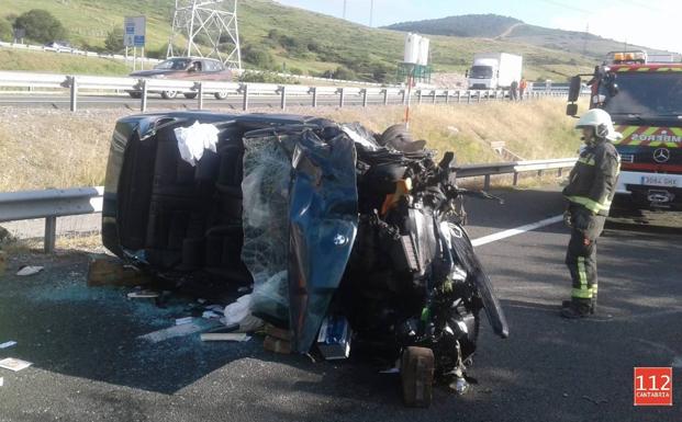 Heridas dos mujeres tras salirse de la vía y volcar su vehículo en la Autovía de la Meseta a la altura de Matamorosa