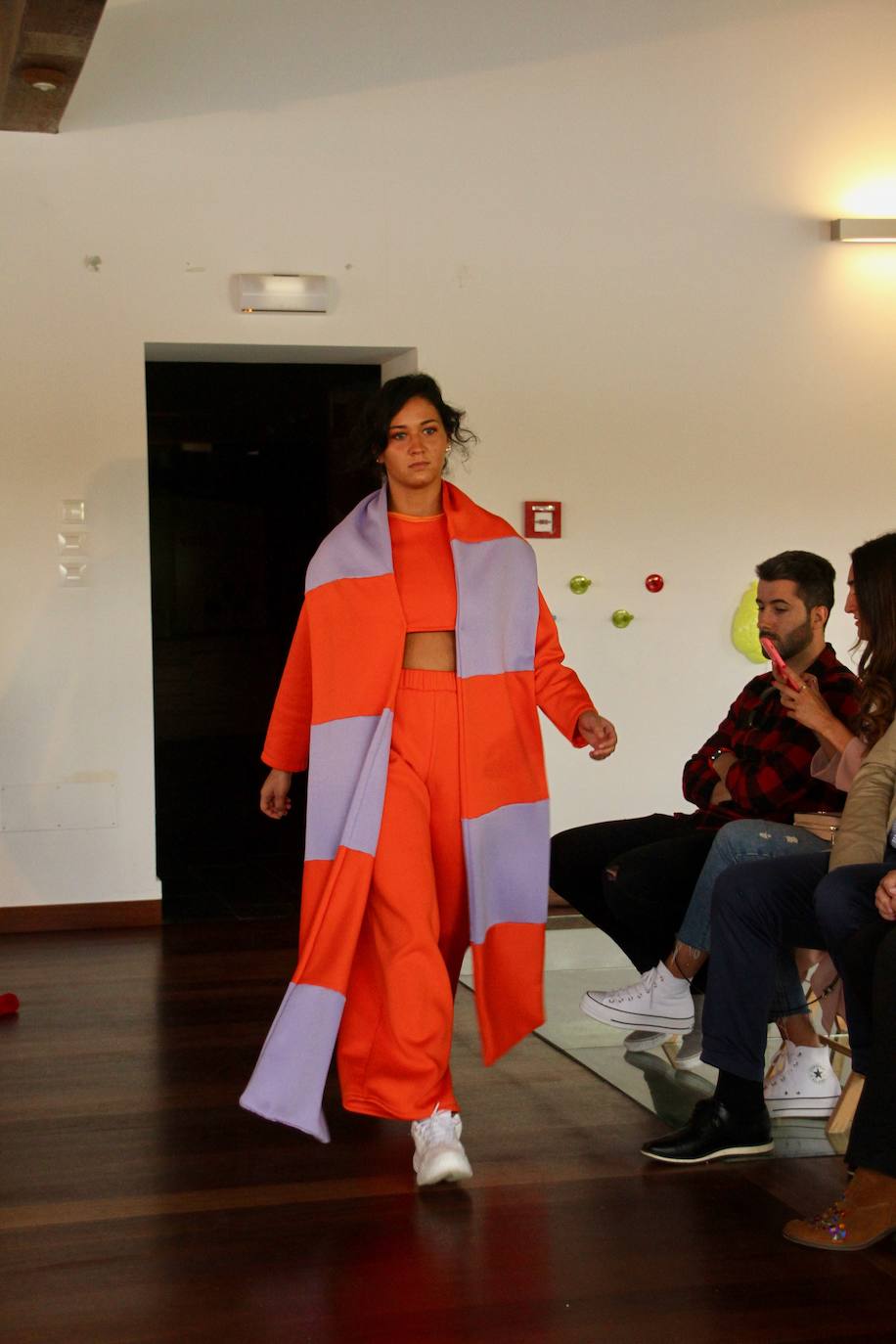 La joven diseñadora de Ajo Andrea Martínez Bárcena debuta con la colección 'Éxtasis'