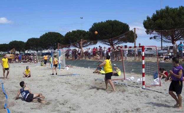 Camargo acoge los días 12 y 13 de julio un torneo de balonmano playa