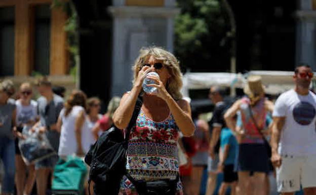 El calor pone este viernes en alerta naranja y amarilla a 32 provincias