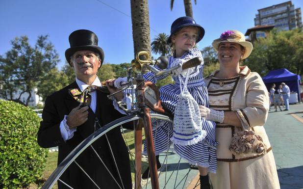 Los Baños de Ola abren sus puertas a vecinos y turistas para rememorar el origen del veraneo