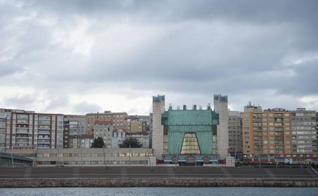 La terraza superior del Palacio de Festivales se abre al público con un negocio de hostelería