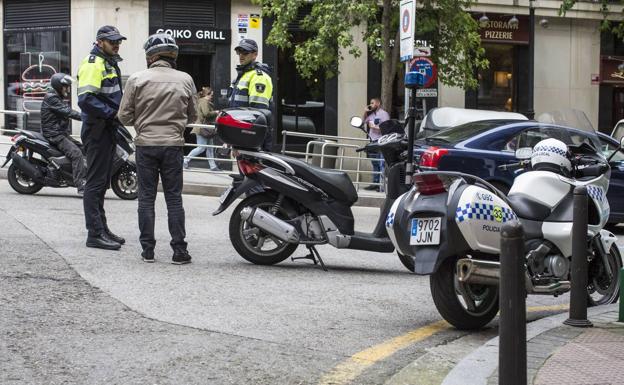 Los policías locales de Santander estarán obligados a hacer horas extra este verano aunque no quieran