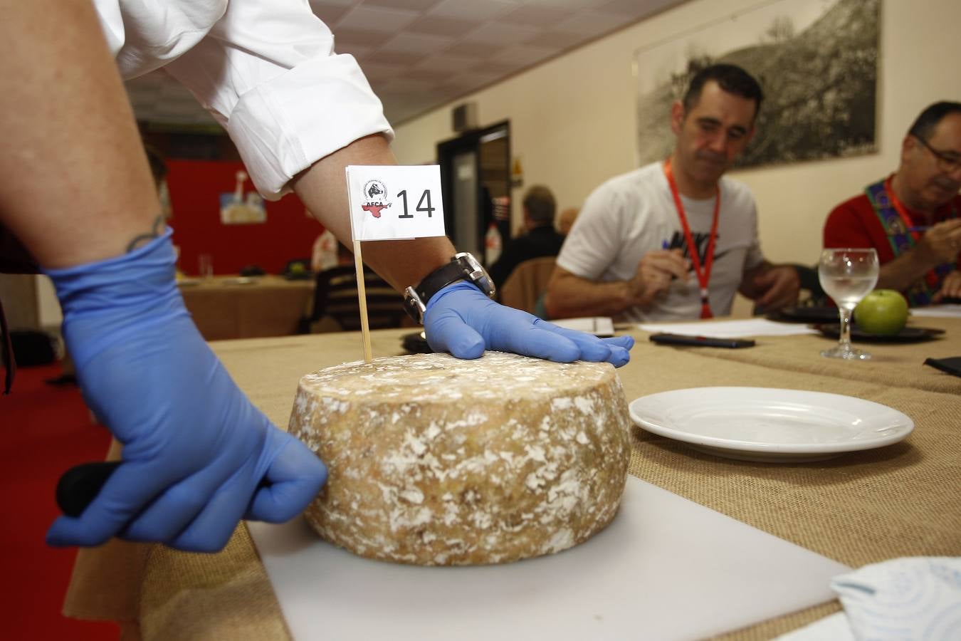 La 'joya' de Javier Campo elaborada con leche cruda en Tresviso, el mejor queso de Cantabria de 2019
