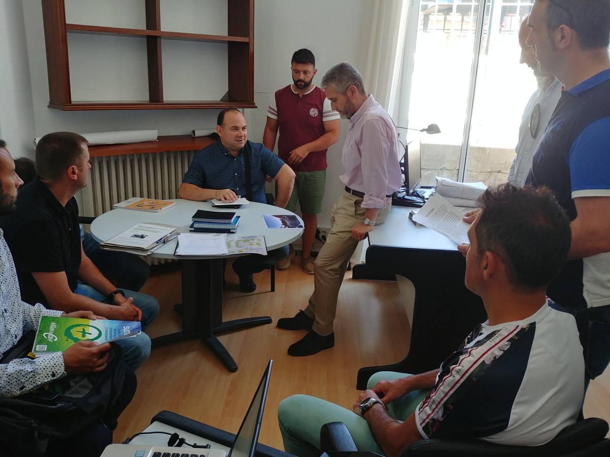 Ceruti se compromete con la Policía Local a que haya «una considerable reducción de vacantes»
