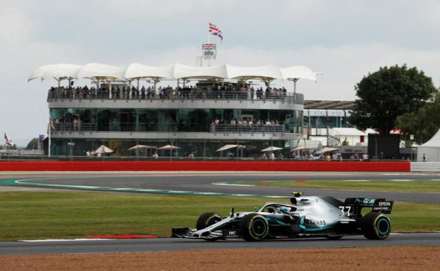 Mercedes saca el mazo con puntualidad británica