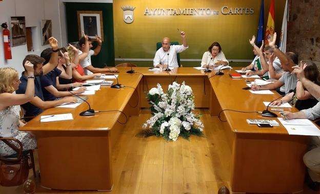 Cartes «deja en manos de las mujeres las áreas de mayor responsabilidad»