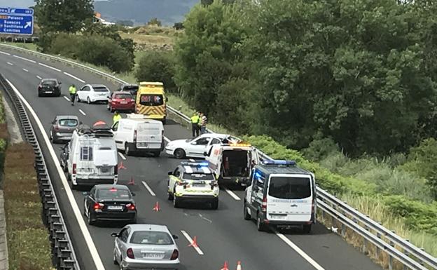 Cuatro heridos, uno de ellos grave, en un accidente en Requejada