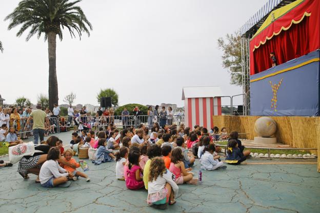 Insignia de plata para 25 impulsores y participantes en los Baños de Ola