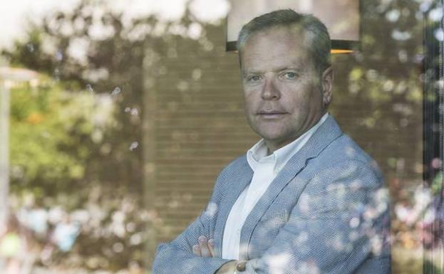 «No estaré en la carrera para suceder a Revilla, no me resulta apetecible»