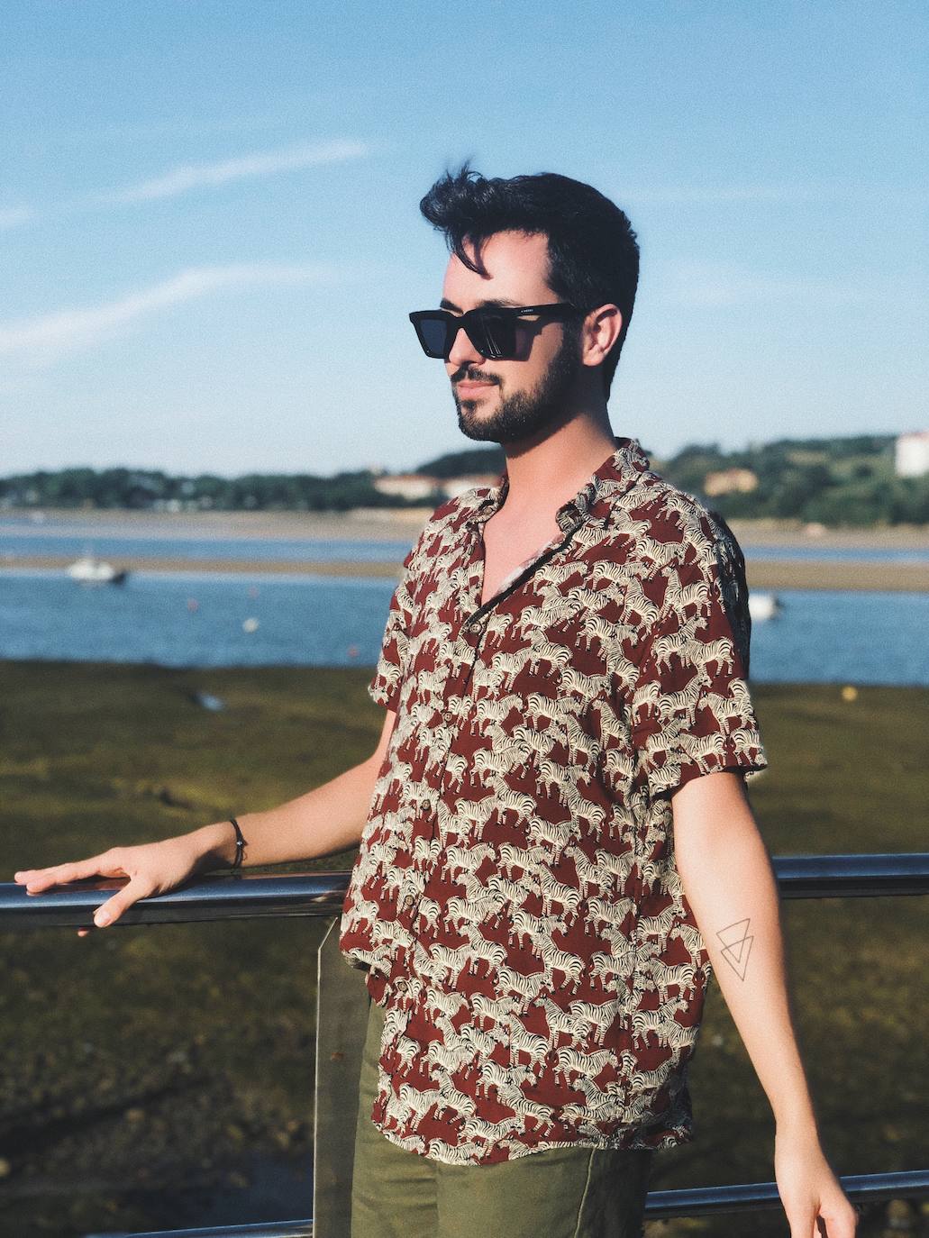 El look hawaiano que triunfa entre los chicos