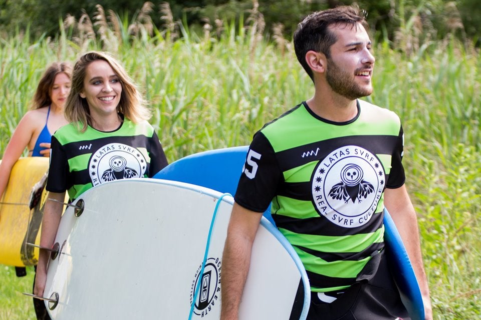 El surf, el deporte del verano y los famosos en Cantabria