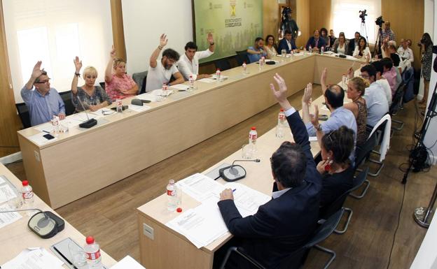 El equipo de gobierno de Torrelavega pretende aprobar los presupuestos municipales en agosto