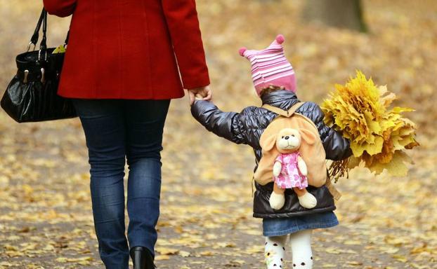 El mercado laboral penaliza la maternidad, sobre todo a las madres de 30 años