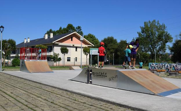 Abierto al público el nuevo skatepark de Renedo