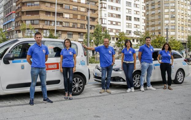 Los taxistas estrenan uniforme