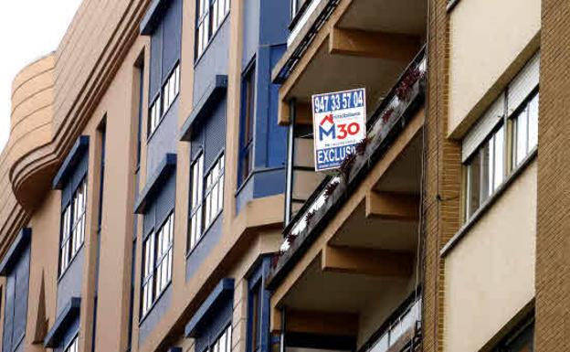 Un joven tendría que dedicar el 90% de su salario para vivir de alquiler