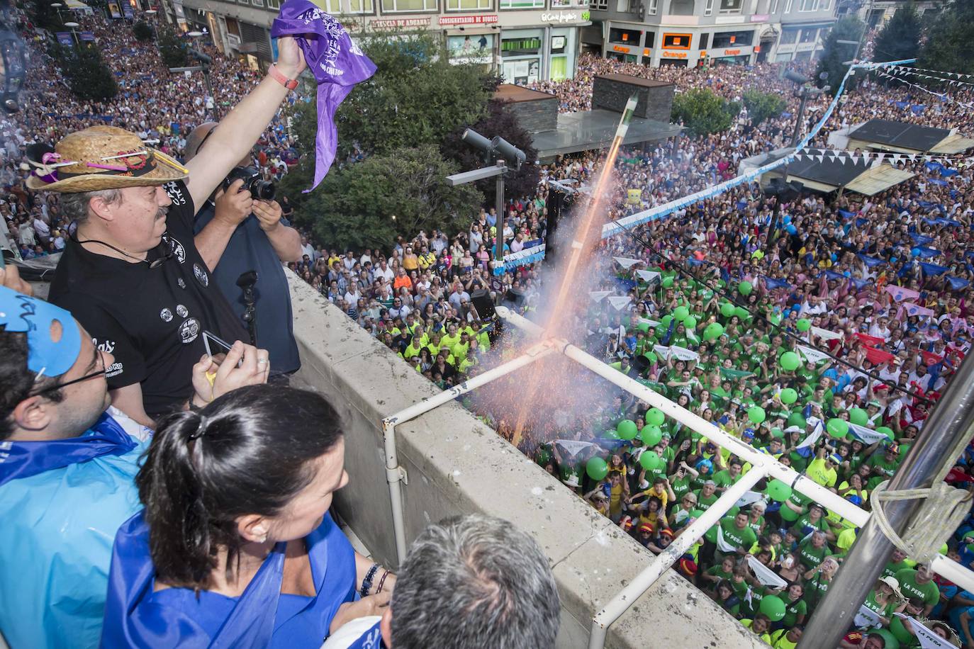 El chupinazo enciende la mecha de la Semana Grande