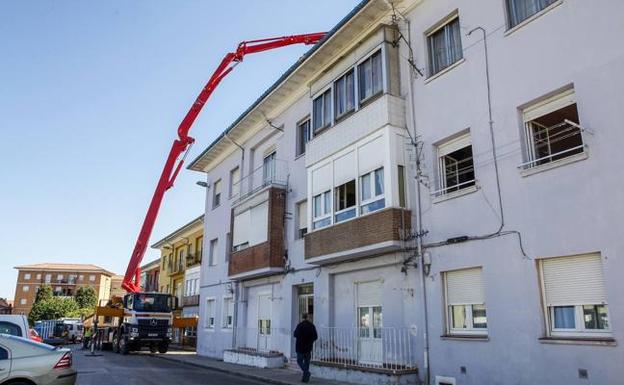 Los afectados por el argayo de Barreda denuncian que «aún quedan dos años de molestias»