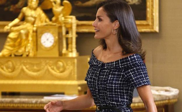 La reina de las rebajas: el último e impecable look de Letizia cuesta 20 euros